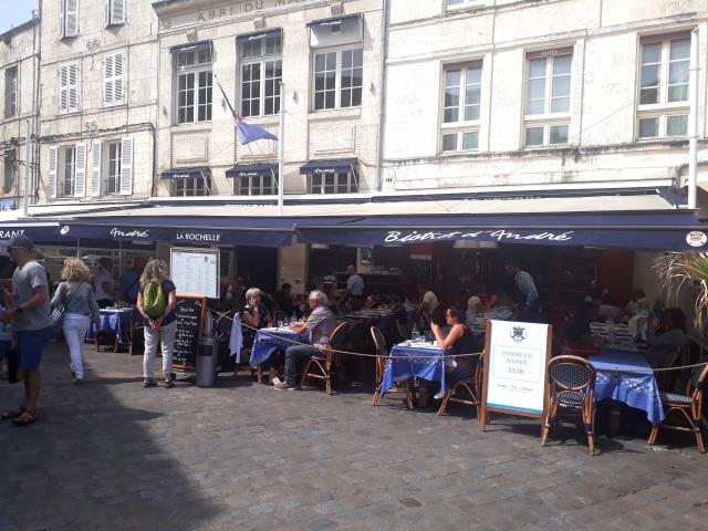 A La Rochelle, le Bar André est une institution qui sait s'intégrer aux temps forts qui animent la ville.