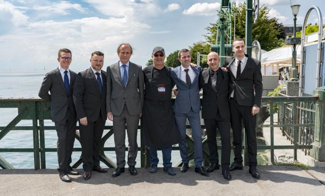 De gauche à droite : Pierre Busser (Hôtel des Trois Couronnes, Vevey), Yoann Grégory (yam'Tcha, Paris), Jean-Louis Foucqueteau (Lausanne Palace, Lausanne), Louis Villeneuve (Hôtel de Ville, Crissier), Vincent Mattera (Hôtel des Trois Couronnes, Vevey), Es