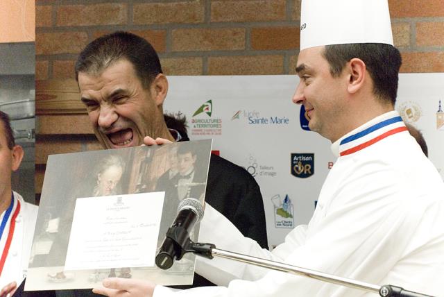 Le lauréat 2012 et Laurent Delarbre, chef de La Tour d'Argent.