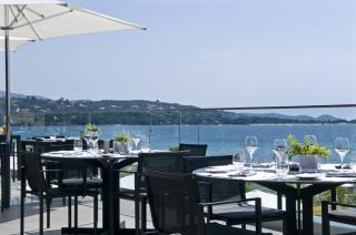 La terrasse avec vue sur mer du Radisson Blu Resort & Spa Ajaccio.