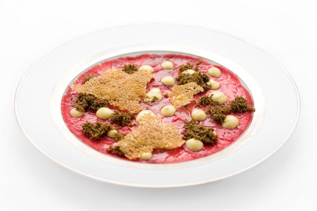 Le carpaccio truffé des chefs italiens Alessandra Del Favero et Oliver Piras.