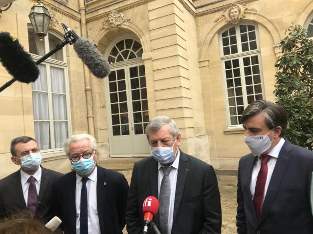 Les présidents des OP lors de la réunion cette semaine à Matignon : de g à d Hervé Dijols (SNRTC), Didier Chenet (GNI), Roland Héguy (Umih) et Jean-Virgile Crance (GNC).