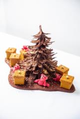 'Sous le sapin' est la création d'Angelo Musa, champion du monde de la pâtisserie et MOF, et...