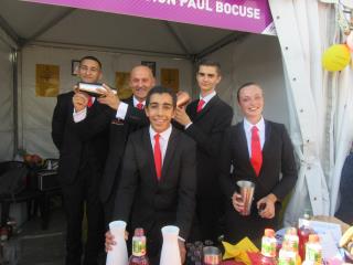 La veille de la course, les jeunes de la Fondation Paul Bocuse ont réalisé des démonstrations dans...