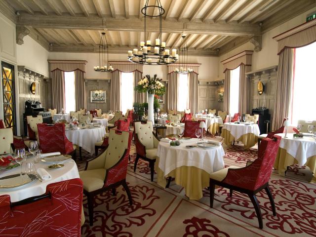 La salle du restaurant de L'Hostellerie de Plaisance, Saint-Emilion