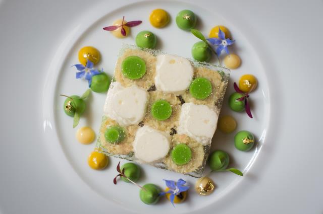 Tourteau de Bretagne, crème soufflée au yuzu, chaire relevée à la Savora, avocat de Julien Montbatut