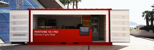 Le Pantone Café posé sur l'esplanade du Grimaldi Forum à Monaco