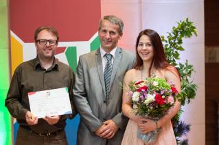 Le chef récompensé Cyril Jamet, le président de la MNRA Serge Crouin et l'apprentie Marion Hermier