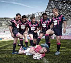 Le pâtissier Christophe Adam et 5 rugbymen se sont donné rendez-vous sur la pelouse du Stade...