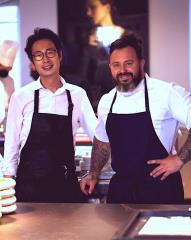 Le chef japonais Kazu Nari Noda, et le chef exécutif du domaine, Matthieu Dupuis-Baumal