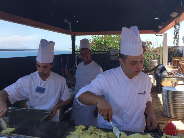 L'Ifeth propose des formations aux jeunes qui souhaitent évoluer dans le secteur de l'hôtellerie-restauration