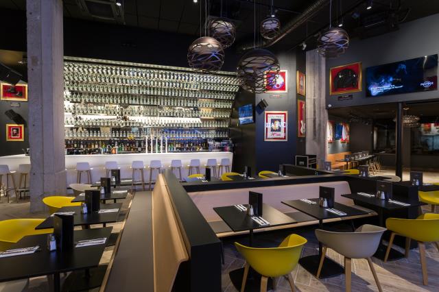 240 places assises dans le tout nouveau Hard Rock Café Lyon.