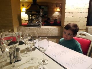 Les enfants oont-ils leur place au restaurant le soir ?