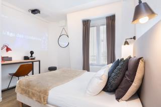 Une chambre du Best Western Hôtel Ohm équipée de son projecteur