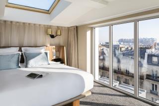 La chambre du cube installé sur le toit de l'hôtel, Maison Albar Paris Céline