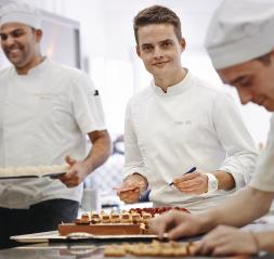 Etienne Leroy, sous-chef pâtissier de l'Hôtel du Cap-Eden-Roc et capitaine de l'Equipe de France de...