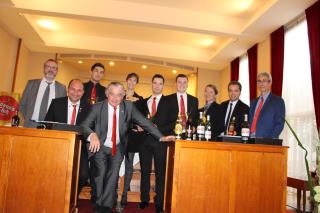 De g à d :  Michel Ryckebusch, proviseur Jean Drouant, Henri di Nola MOF Bar 2015 et Président de...