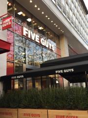 Five Guys sur les Champs-Elysées.