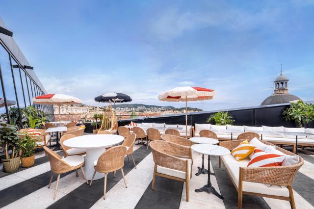 La terrasse du restaurant DoubleTree by Hilton Nice Centre Iconic