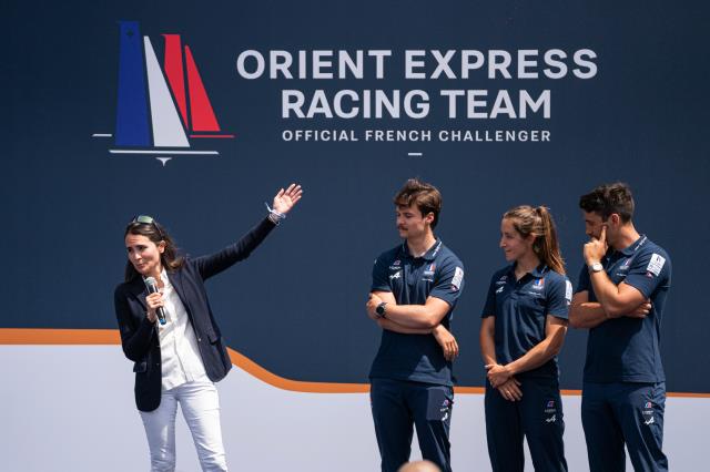 Gilda Perez Alvarado, directrice générale de la marque Orient Express, avec les capitaines des équipes de la coupe de l'America, et des courses jeunes et femmes. 