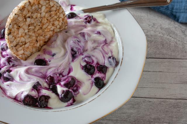 Le skyr remplace avantageusement la crème fraîche ou le fromage blanc dans les préparations sucrées ou salées et offre une alternative intéressante aux yaourts dans votre offre de petit déjeuner.