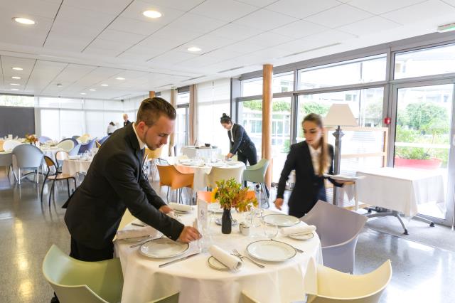 La Cité des formations de Tours connaît une baisse de ses effectifs dans les métiers de la salle.