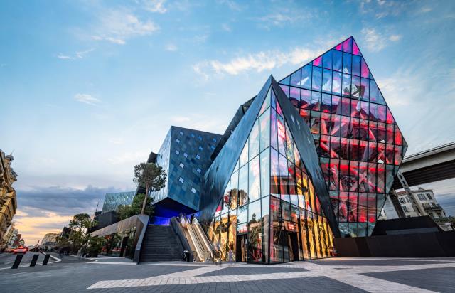 Le DoubleTree by Hilton Nice Centre Iconic, est situé dans un bâtiment futuriste imaginé par l'architecte Daniel Libeskind.
