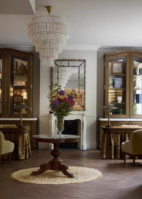 Le lobby du Grand Hotel Cayré, à Paris (VIe).