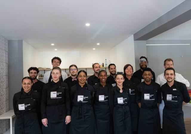 Les finalistes du concours Chaud Devant en cuisine  en service