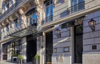 L'hôtel Grand Powers, du groupe Paristory, est situé dans le triangle d'or parisien. 