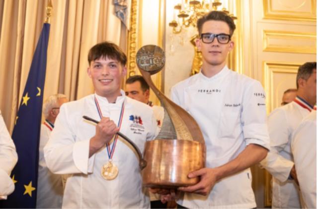 Ethan Chavet (lauréat 2024) et Adrien Bisbrouck (Prix “Guillaume Gomez” du meilleur commis)