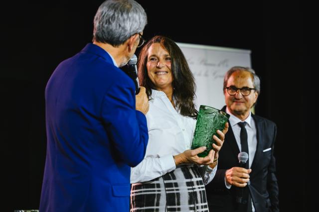 Karine Valentin reçoit le Prix de la journaliste Vins 