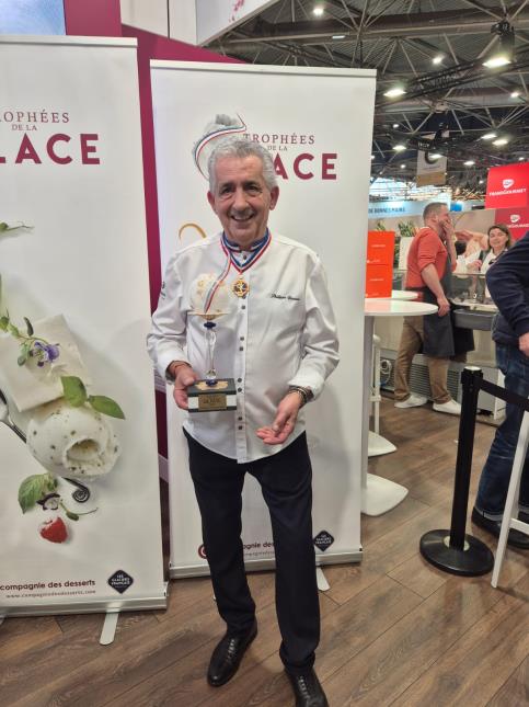 Philippe Urraca, meilleur ouvrier de France pâtisserie, l'un des membres du jury, a annoncé la liste des candidats sur le Sirha.