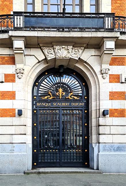 Façade de l'ancien siège social de la banque Scalbert-Dupont, transformé en hôtel 4 étoiles  par l'agence d'architecture A26 pour le groupe Oceania Hotels.