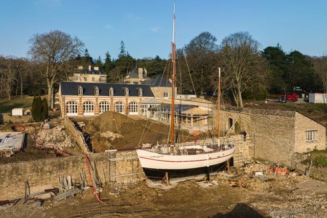 Le domaine abrite même un bateau, le Caprice.