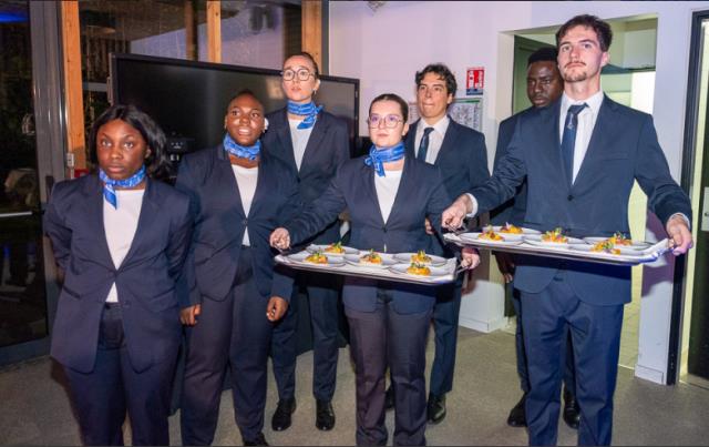 Les apprenti(e)s de l'EPMT lors du dîner de gala franco-italien