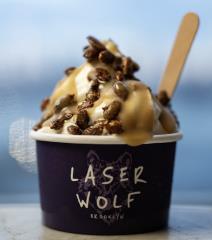 La Glace à l’Italienne au beurre noisette, tahini & graines de courges épicées chez Laser Wolf.