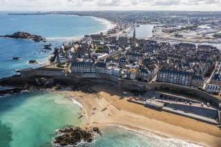 La ville de Saint-Malo a adopté l'une des réglementations les plus strictes de France pour contrer les locations saisonnières. 