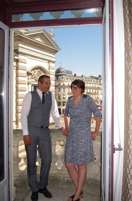 Pedro Gomes,  directeur du Grand Hôtel du Midi à Montpellier et son architecte d'intérieur Julie Gauthron.