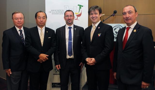 Jean Pallanca (commission des statuts), Shinya Tasaki, Jérôme Faure (Maurice), Jean-Vicent Ridon (Afrique du Sud) et Michel Hermet, président de l'UDSF.