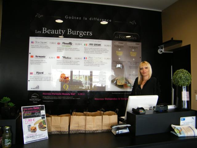 Alexandra Barcelo, gérante de Beauty Burger à Tours