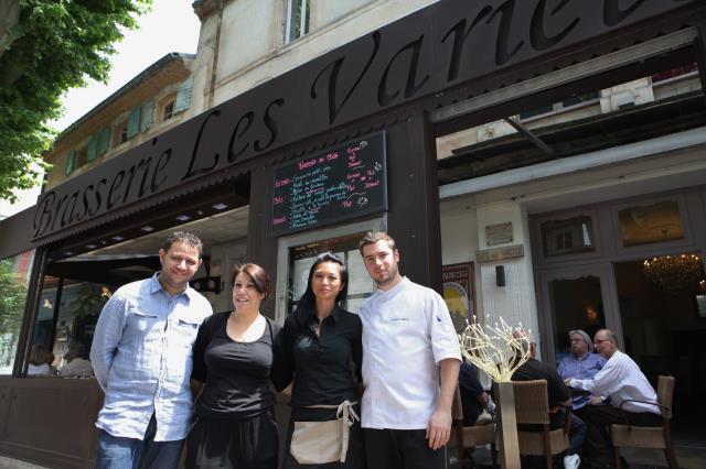 Gareth Barbier et Vincent Laisney, le cuisinier associé, mise sur la qualité de la table et de l'accueil pour relancer la Brasserie les Variétés.