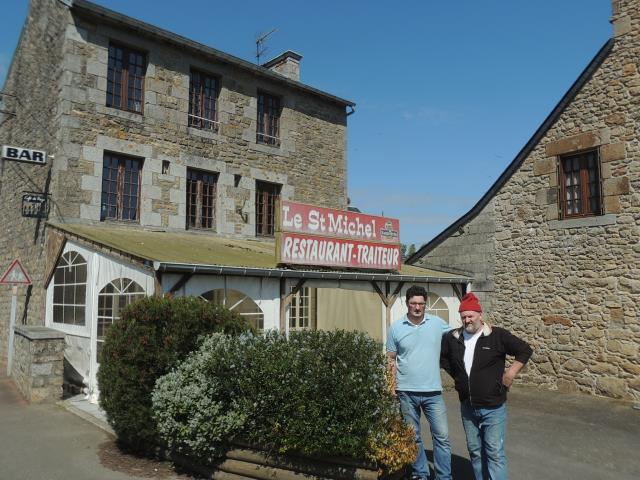 Bertrand Couget (à gauche) est l'heureux repreneur du Saint Michel que lui a donné Eric Lebaillif (à droite)