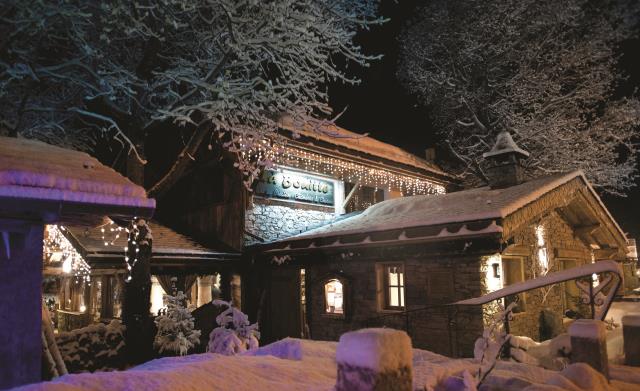 La Bouitte : un restaurant 3 étoiles et un hôtel de 16 chambres labellisé Châteaux & Hôtels Collection.