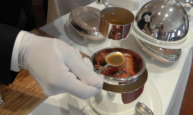 9-Ajouter un soupçon de fumet de homard tenu au chaud dans sa cassolette