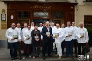 Isabelle Mobihan, présidente de Tables & Saveurs de Bretagne, Alain Ducasse et les chefs de...