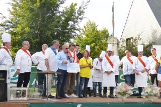 Remise du chèque de 10000 euros à l'association Vie et Espoir