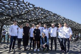 Christelle Brua au Môle Passédat, situé au dernier étage du Mucem à Marseille, entourée de Gérald...