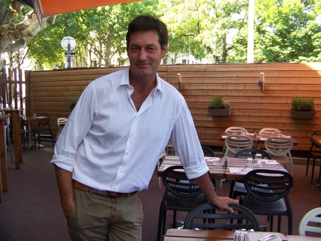 Etienne Genin gère cet établissement de 90 couverts, auquel s'ajoute une  terrasse de 60 places.