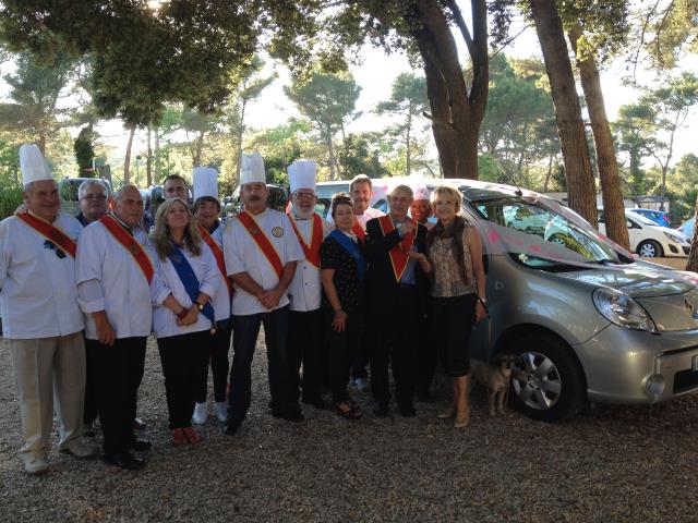 Les Disciples d'Escoffier du Var et des Alpes ont réussi à offrir une voiture pour les enfants handicapés du centre Les Lauriers Roses à Bandol.